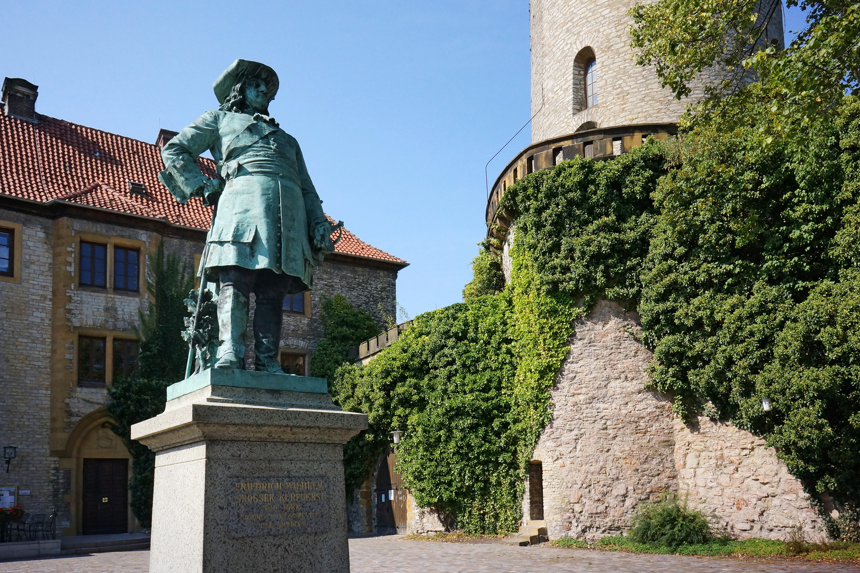 Friedrich-Wilhelm-Denkmal Sparrenburg Bielefeld; Detektei Bielefeld, Detektiv Bielefeld, Privatdetektiv Bielefeld, Wirtschaftsdetektei Bielefeld